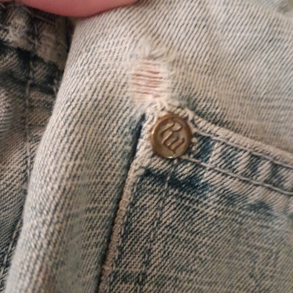 Rocawear denim shorts size 36 CUTOFF Raw hem - Picture 6 of 6